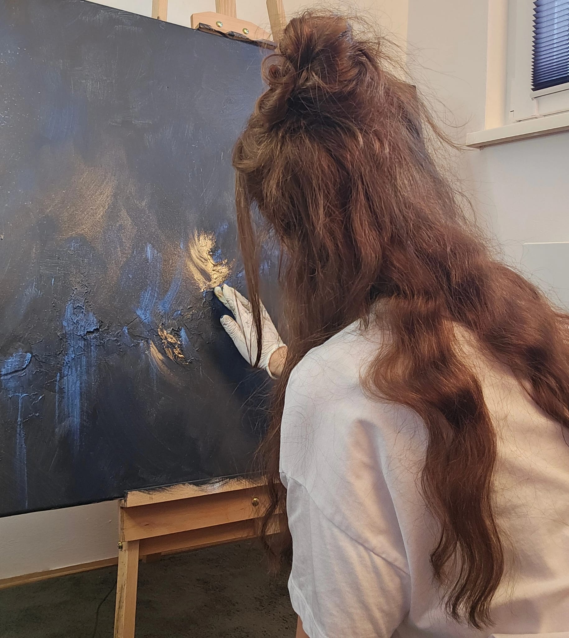 Nadine in ihrem Atelier